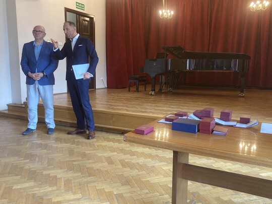Pan Jarosław Wartak, Dyrektor Departamentu Szkolnictwa Artystycznego Ministerstwa Kultury i Dziedzictwa Narodowego oraz  prof. dr hab. Krystian Kiełb,  Rektor AMKL