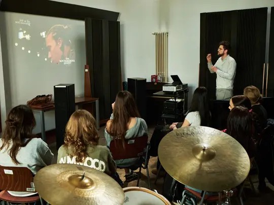 Sekrety perfekcyjnej sol&oacute;wki - wsp&oacute;lna transkrypcja i analiza sol&oacute;wek mistrz&oacute;w