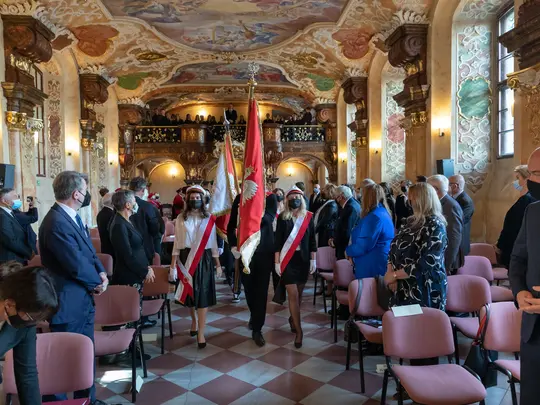 Wejście orszaku akademickiego do Oratorium Marianum