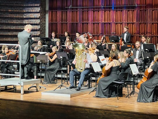 Bartosz Sokołowski (tuba player) with Wojciech Rodek (conductor) and the Academic Symphony Orchestra (2)