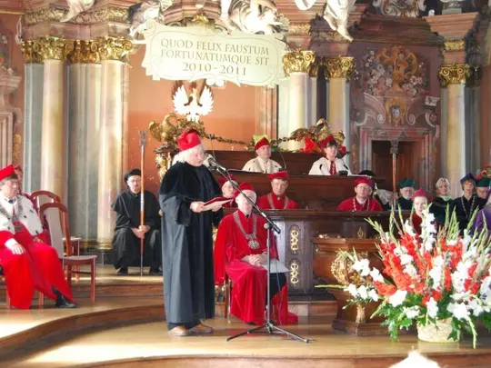 Prof. Grzegorz Kurzyński w trakcie wygłaszania laudacji