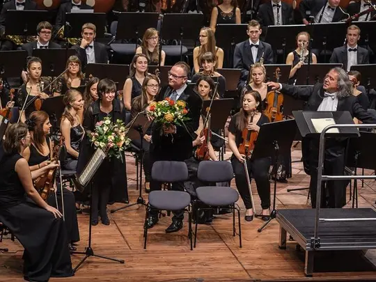 Kierownicy artystyczni Ch&oacute;ru - prof. Jolanta Szybalska-Matczak i dr Artur Wr&oacute;bel