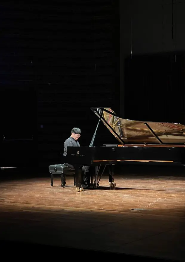 Występ Songa Shenghuiego podczas Niemiecko-polskiego koncertu fortepianowego