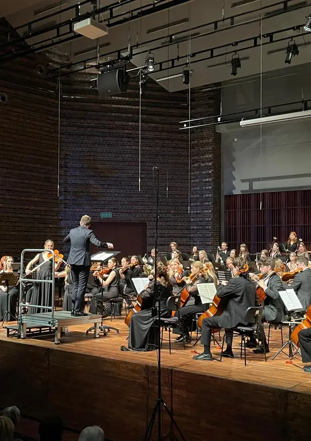 Akademicka Orkiestra Symfoniczna, dyrygent Jan Bielak