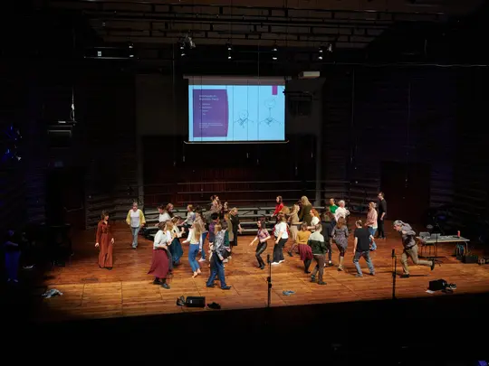 Uczestnicy II Międzynarodowej Konferencji Praca z ch&oacute;rem dziecięcym podczas warsztat&oacute;w prowadzonych przez mgr Angelikę Wolf