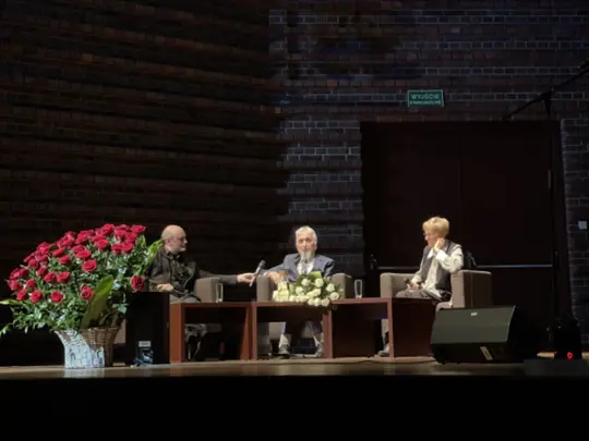 Panel dyskusyjny prowadzony przez prof. Grażynę Pstrońską-Nawratil i Kierownika Katedry Nowych Medi&oacute;w ze Studiem Kompozycji Komputerowej prof. dra hab. Cezarego Duchnowskiego