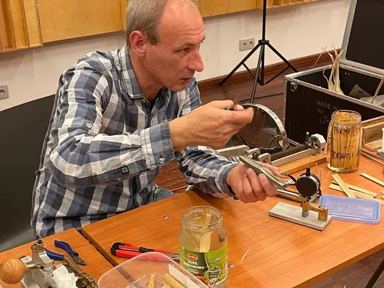 Kurs produkcji stroik&oacute;w fagotowych mgra Jana Wiśniowskiego