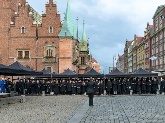 Połączone ch&oacute;ry akademickie Wrocławia pod dyrekcją Dominika Jarockiego