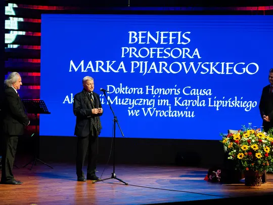 Prof. Tadeusz Strugała, promotor postępowania o nadanie tytułu Doktora Honoris Causa, oraz prof. dr hab. Marek Pijarowski  