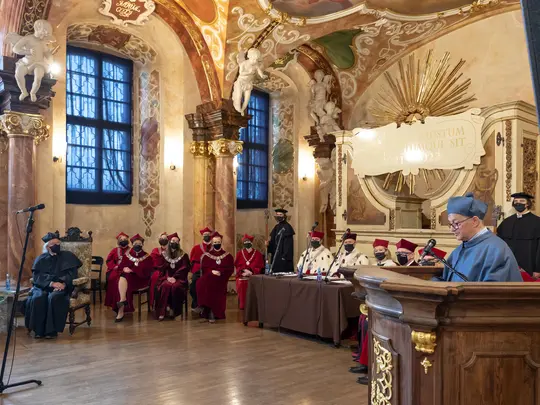 Prof. Tadeusz Strugała, promotor postępowania o nadanie tytułu Doktora Honoris Causa prof. dr. hab. Markowi Pijarowskiemu, wygłasza laudację