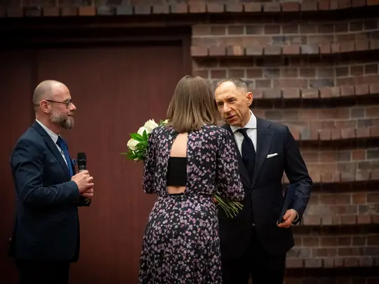 Prof. dr hab. Krystian Kiełb przyjmujący gratulacje