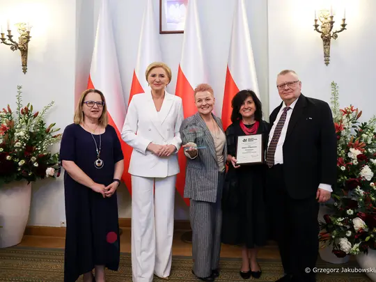 Agata Kornhauser-Duda, Pierwsza dama Rzeczypospolitej Polskiej wraz z mgr Ireną Wolniewską, prof. dr. hab. Bogusławem Makalem, Katarzyną Sobczyk-Horodyską oraz Beatą Klatką.