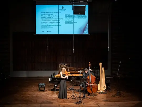 Anna Wałek - viola, Paweł Jabłczyński - double bass