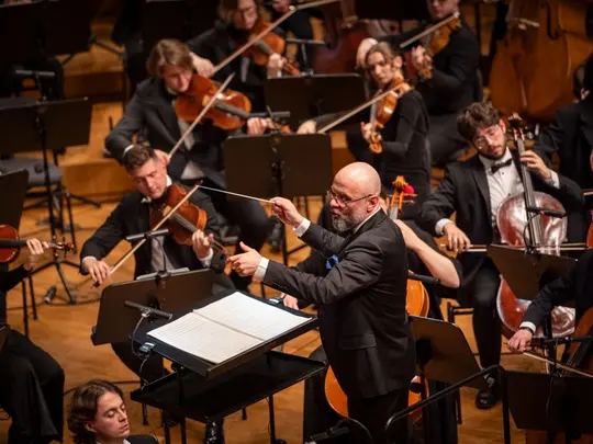 Artur Wr&oacute;bel &ndash; conductor, Academic Symphony Orchestra