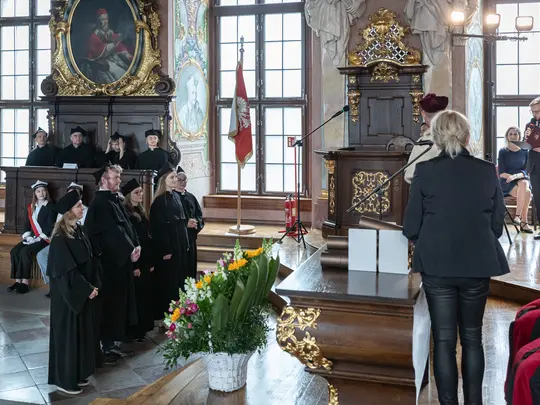 Wręczenie dyplom&oacute;w promowanym doktorom sztuki Akademii Muzycznej in. Karola Lipińskiego we Wrocławiu