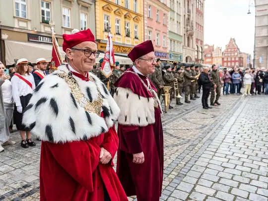 The Chairman of the KRUWiO, His Magnificence the Rector of the University of Wrocław, Prof. Dr. hab. Robert Olkiewicz, and His Magnificence the Rector of the Medical University of Wrocław, Prof. Dr. hab. Piotr Ponikowski