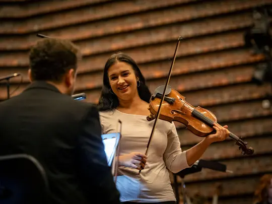 soloist Sara Dragan and Radosław Pujanek, concertmaster of the Academic Symphony Orchestra