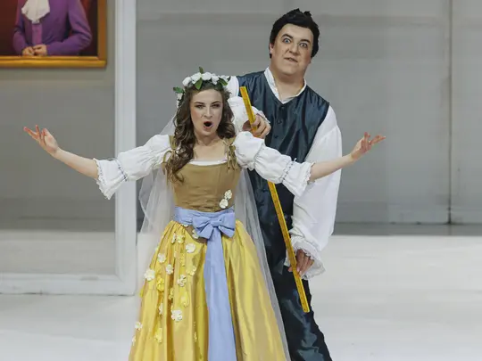 Wiktoria Nowacka (Zuzanna) and Janusz Nosek (Figaro)