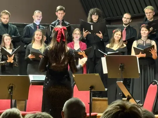 Koncert kolędowo-karnawałowy, wyk. Ch&oacute;r Kamerlany AMKL pod kierownictwem artystycznym prof. dr hab. Jolanty Szybalskiej-Matczak we wsp&oacute;łpracy z mgrem Kacprem Kubiakiem, Orkiestra Smyczkowa Wydziału Edukacji Muzycznej, Ch&oacute;ralistyki i Muzyki Kościelnej pod k