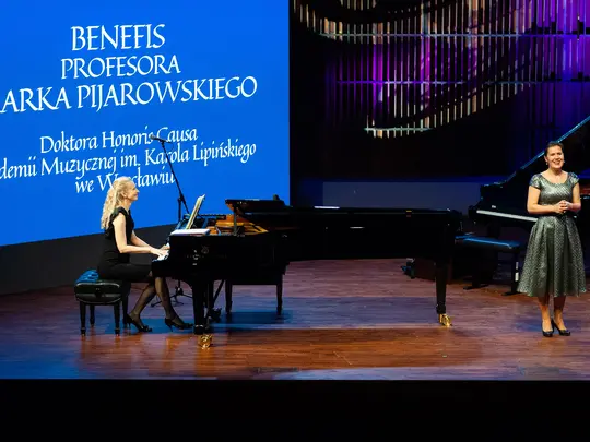 Dr hab. Aleksandra Kubas-Kruk - sopran, prof. dr hab. Magdalena Blum - fortepian