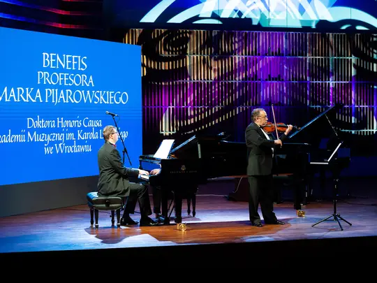 Prof. dr hab. Bartosz Bryła - skrzypce, dr hab. Gracjan Szymczak - fortepian