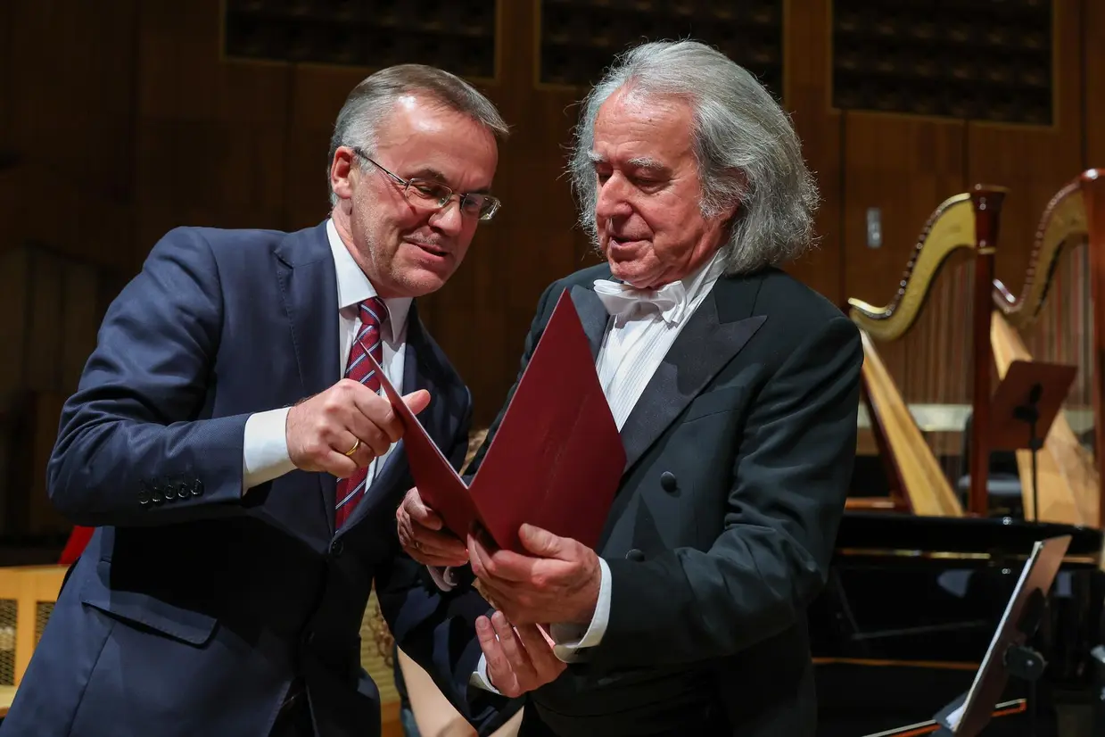 Wiceminister MKiDN dr Jarosław Sellin, prof. dr hab. Marek Pijarowski / Foto: MKiDN(Facebook.com)