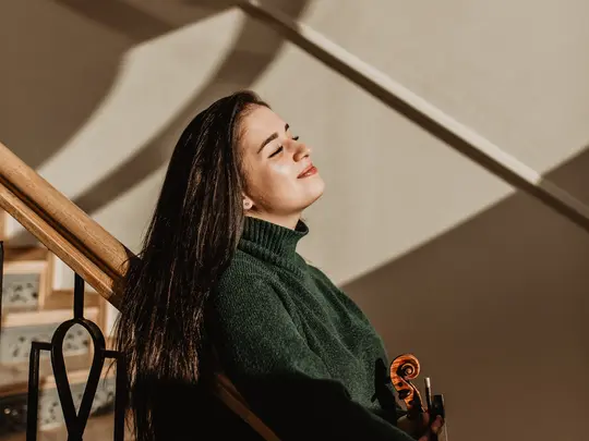 Skrzypce Antonio Stradivariusa w rękach studentki Akademii Muzycznej im. Karola Lipińskiego we Wrocławiu - Sary Dragan