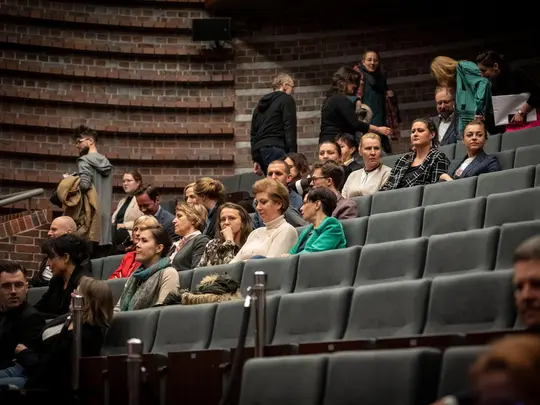 Członkowie wsp&oacute;lnoty AMKL zgromadzeni podczas wybor&oacute;w