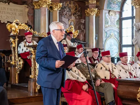 The Chairman of the Wrocław Scientific Award Chapter, Dr. Jacek Ossowski, presents the idea of   the Wrocław Scientific Award and announces this year's laureates