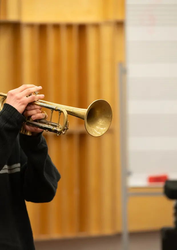 Lars Danielsson i uczestnik warsztat&oacute;w Jazz Masterclass Możdzer Danielsson Fresco