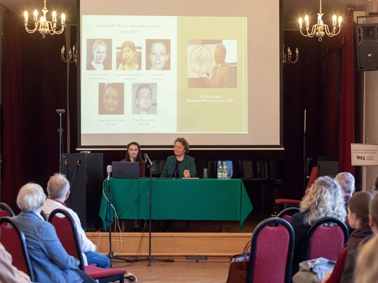 Wystąpienie dr Klaudii Kukiełczyńskiej-Krawczyk (po prawej) oraz mgr Justyny Miłosz-Konopackiej (po lewej) z Biura Karier AMKL