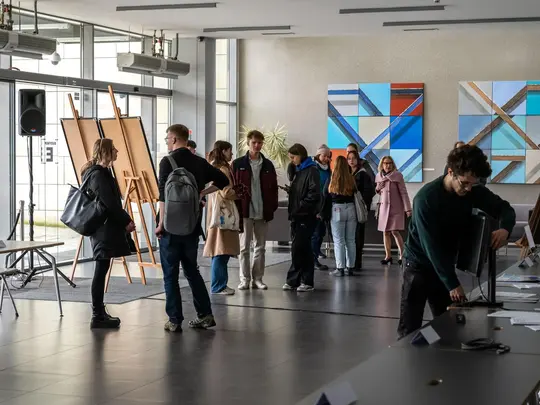 Kandydaci i Studenci zgromadzeni na Dniu Otwartym