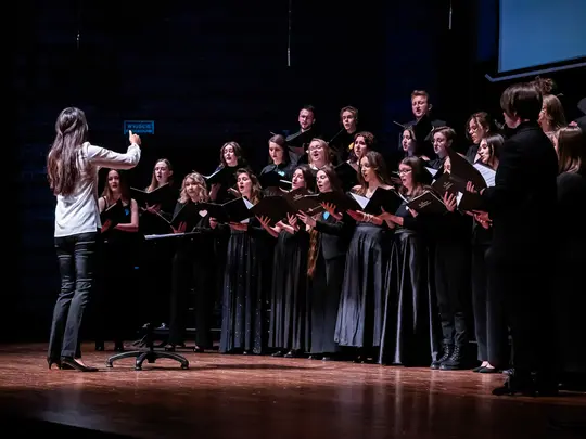 Magdalena Wojtas and the Stanisław Krukowski Choir of the Karol Lipiński Academy of Music in Wrocław