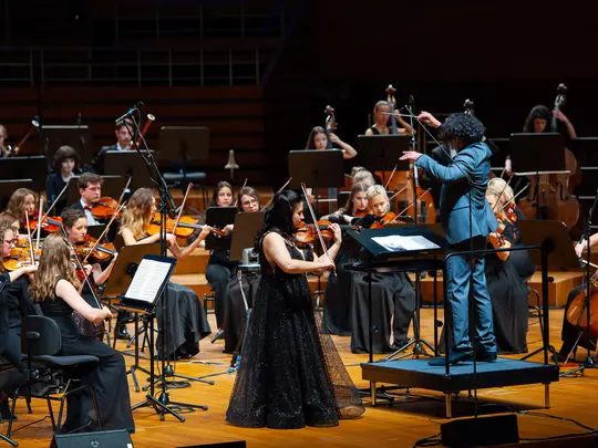 P. Czajkowski &ndash; Koncert skrzypcowy D-dur op. 35: Sara Dragan &ndash; skrzypce, Bassem Akiki &ndash; dyrygent, Akademicka Orkiestra Symfoniczna AMKL