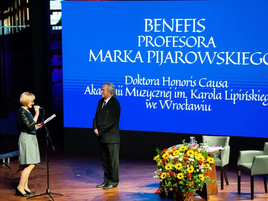 Gratulacje prof. dr hab. Anny Granat-Janki, Kierownika Katedry Teorii Muzyki i Historii Śląskiej Kultury Muzycznej