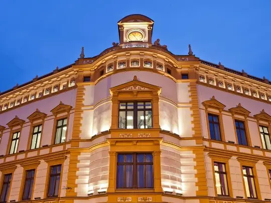Building A entrance, photo by L. Kwartowicz