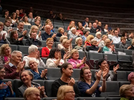 The audience gathered during the open rehearsal