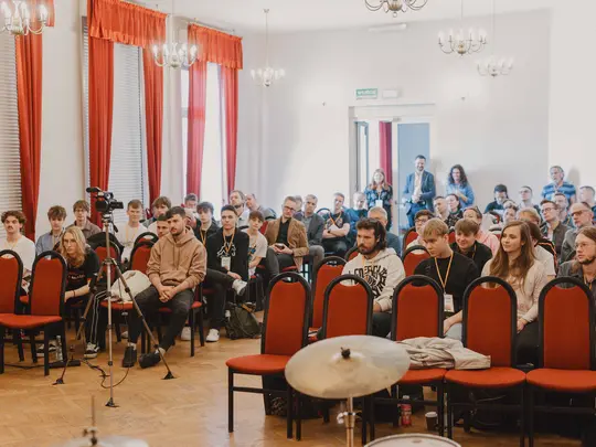 Publiczność zgromadzona w Sali Kameralnej AMKL