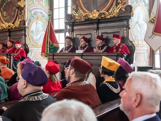 Prorektorzy i dziekani wrocławskich uczelni zgromadzeni w Auli Leopoldina