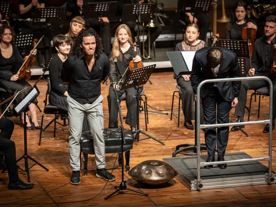 Tomasz Torres - handpan, Jan Bielak - dyrygent, Akademicka Orkiestra Kameralna
