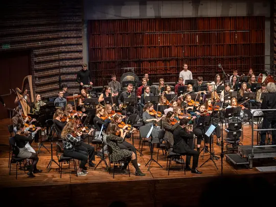 Maestro Marek Pijarowski oraz Akademicka Orkiestra Symfoniczna