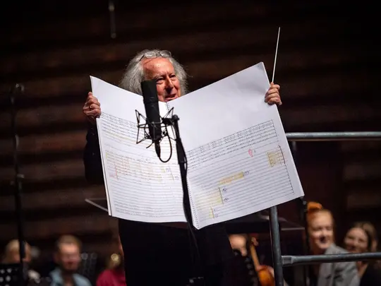 Maestro Marek Pijarowski presents the score of the composition Fantasies. The Noise of Thoughts by Dawid Aleksy Dorożyński