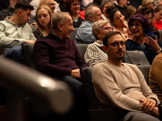 Publiczność oczekująca na rozpoczęcie koncertu