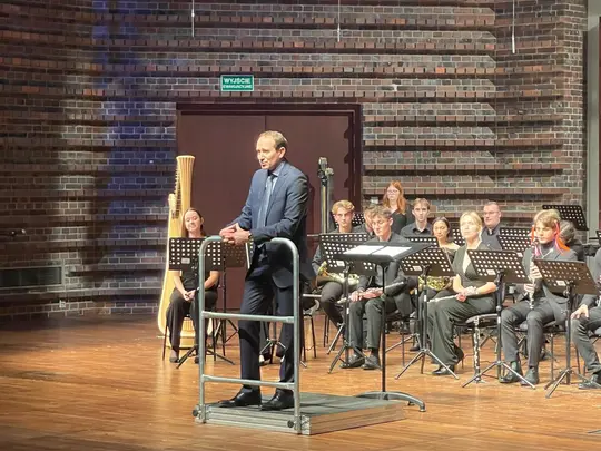dr Piotr Bugaj i Orkiestra Dęta AMKL