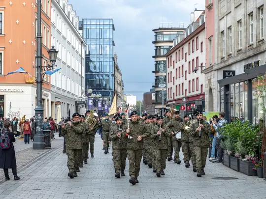 A ceremonial academic procession on its way to the Wrocław market square
