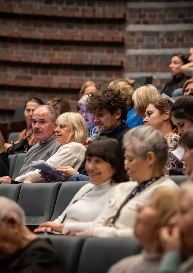 Publiczność oczekująca na rozpoczęcie koncertu Orkiestry WBB