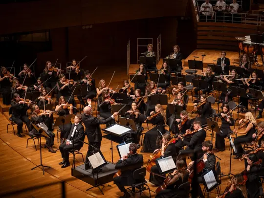 Artur Wr&oacute;bel - dyrygent, Akademicka Orkiestra Symfoniczna