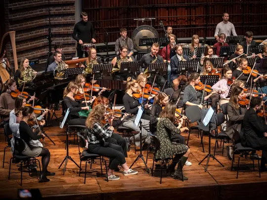 Maestro Marek Pijarowski oraz Akademicka Orkiestra Symfoniczna