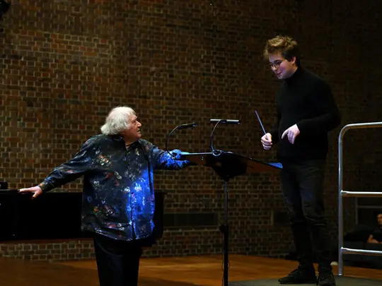 Maestro Jerzy Maksymiuk oraz uczestnik kursu