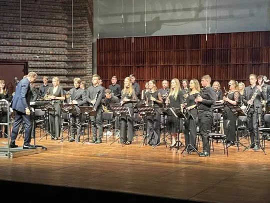 dr Piotr Bugaj i Orkiestra Dęta AMKL